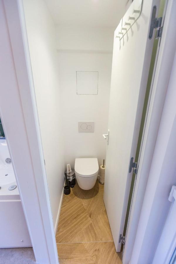 Love hotel Du Mont D'or - Baignoire - Minibar Offert *