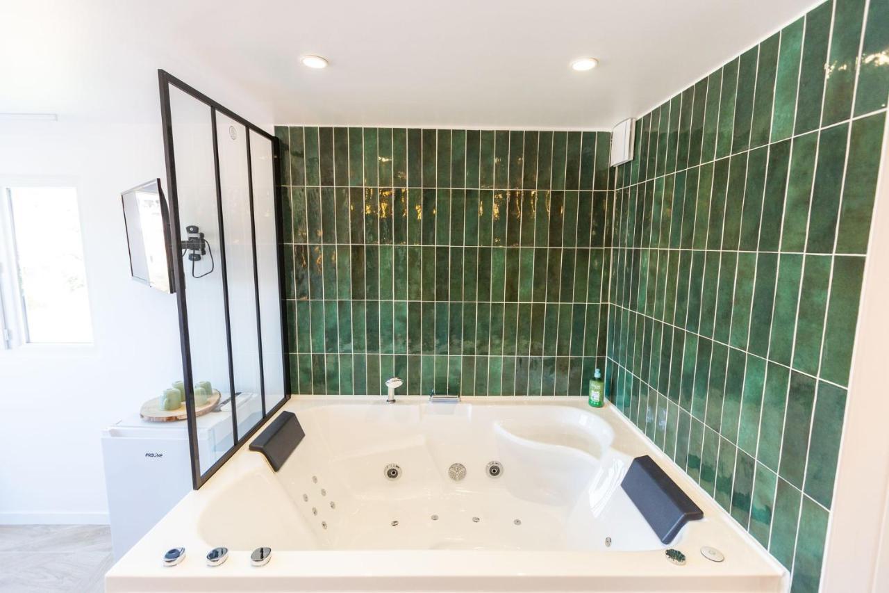 Du Mont D'or - Baignoire - Minibar Offert *