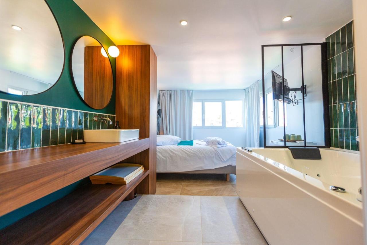 Du Mont D'or - Baignoire - Minibar Offert Love hotel
