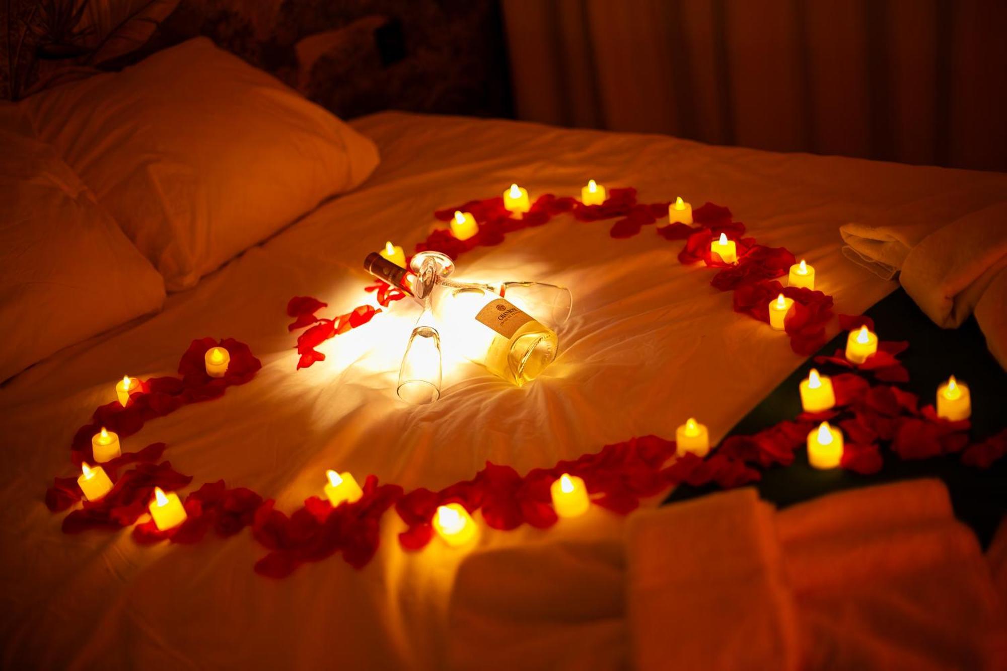 Love hotel Du Mont D'or - Baignoire - Minibar Offert