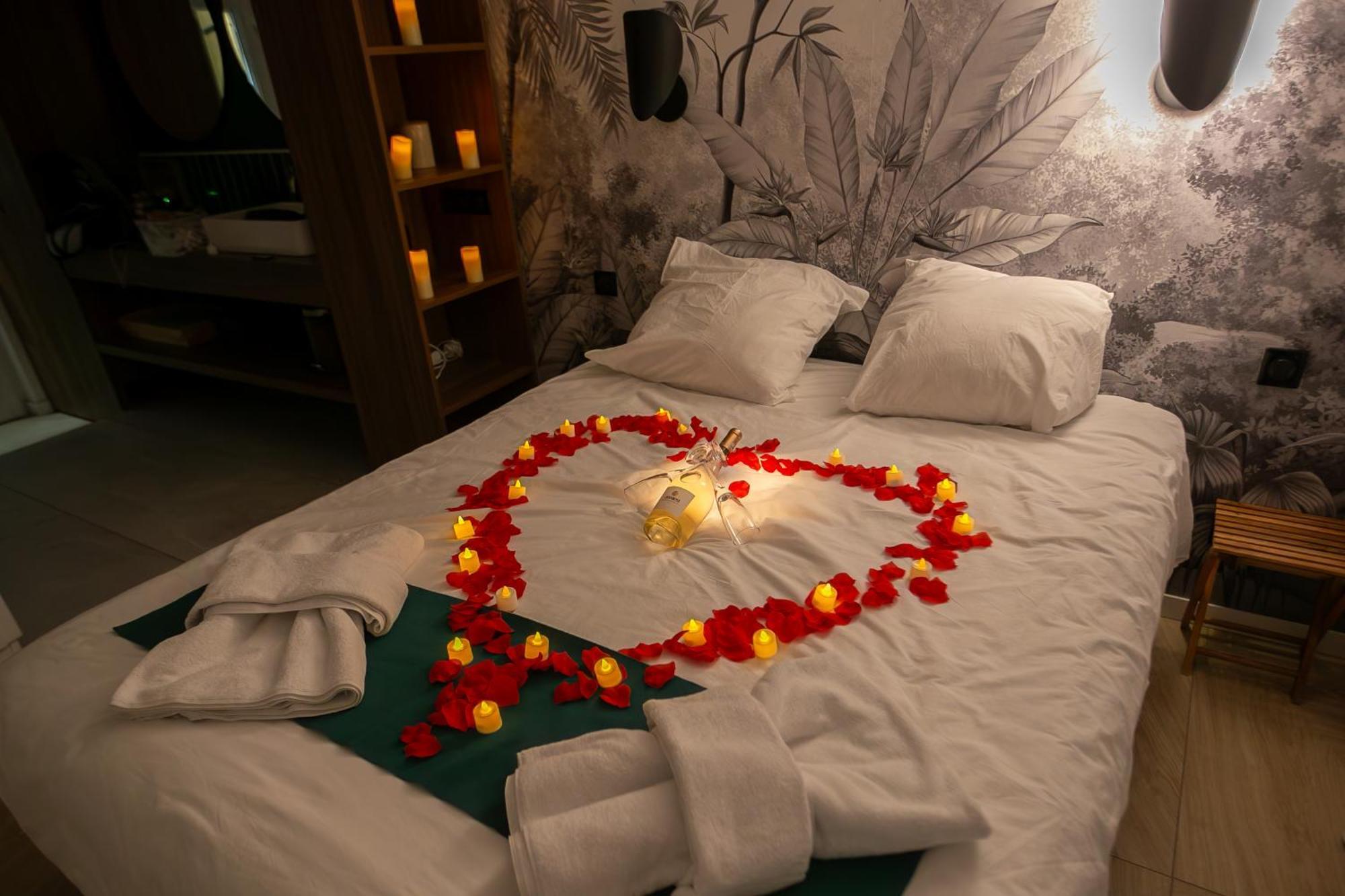 Liebeshotel Du Mont D'or - Baignoire - Minibar Offert Marseilles